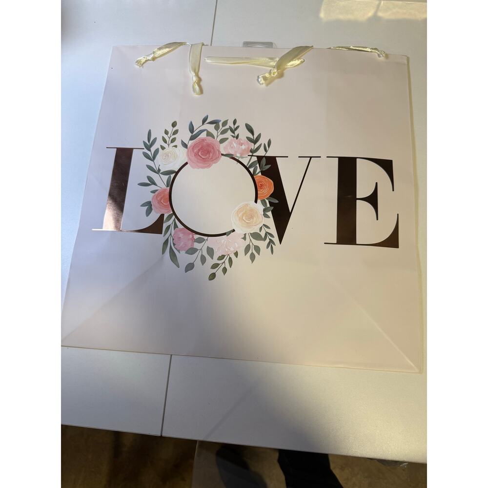 Large "LOVE" Gift Bags (15x 15x8) - Set of 12 - NEW